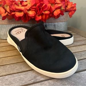 UGG Size 6 Womens Gene Sneakers Black 1098529 Low Top Round Toe Slip On Shoes.